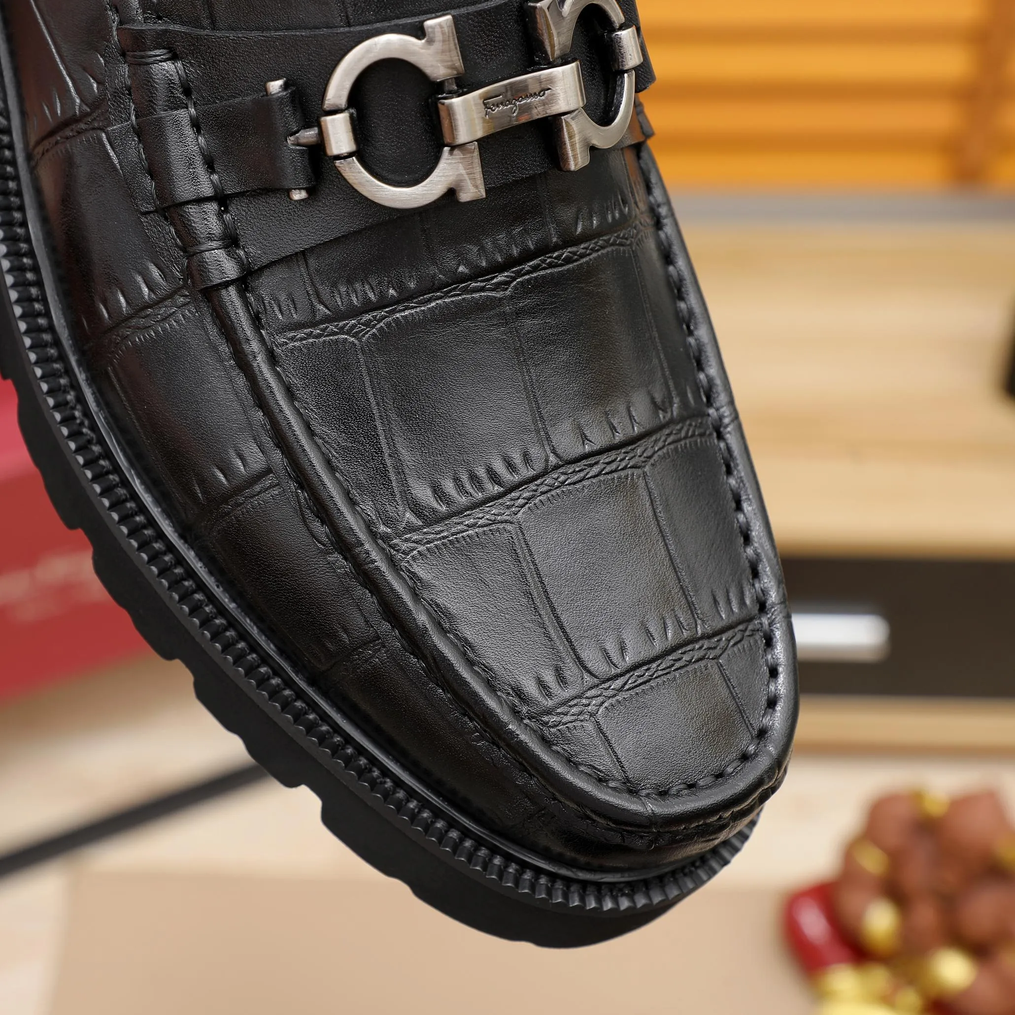 Men's shoes 💰540 🕷🕷🐂【Ferragamo】Ferragamo Popular fashionable casual shoes🇨🇳Official website counter 1:1 production, original mold opening💯Good quality visible, imported high-end first-layer waxed calfskin, water-dyed🐂leather lining🌿very clear texture, high-quality waterproof, non-slip and wear-resistant outsole🎋high quality and low price, truly handmade🍓Black optional! Code number 38-45……